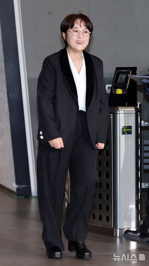 【フォト】ユ・ジェソク、キム・ヨンギョン、チョン・ヒョンム、キアン84ら「2025 MBC放送芸能大賞」レッドカーペット・イベント登場