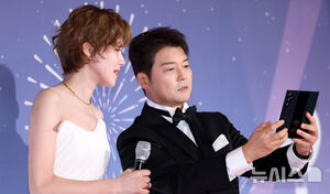 【フォト】ユ・ジェソク、キム・ヨンギョン、チョン・ヒョンム、キアン84ら「2025 MBC放送芸能大賞」レッドカーペット・イベント登場