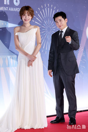 【フォト】ユ・ジェソク、キム・ヨンギョン、チョン・ヒョンム、キアン84ら「2025 MBC放送芸能大賞」レッドカーペット・イベント登場