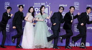 【フォト】ヤン・セチャン×イ・ヒョニ×キム・ジンギョン×ユ・ヨンソクら出席＝「2025 SBS芸能大賞」レッドカーペット・イベント