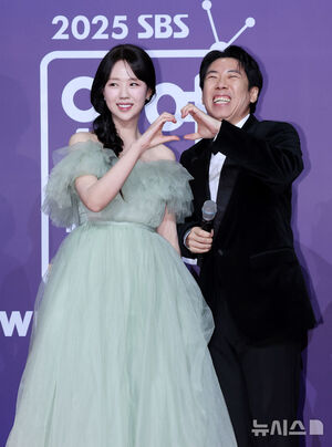 【フォト】ヤン・セチャン×イ・ヒョニ×キム・ジンギョン×ユ・ヨンソクら出席＝「2025 SBS芸能大賞」レッドカーペット・イベント