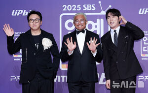 【フォト】ヤン・セチャン×イ・ヒョニ×キム・ジンギョン×ユ・ヨンソクら出席＝「2025 SBS芸能大賞」レッドカーペット・イベント