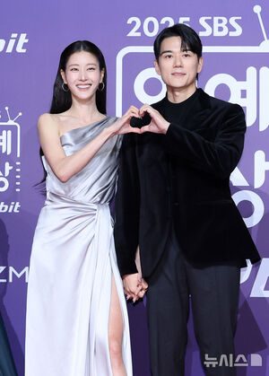 【フォト】ヤン・セチャン×イ・ヒョニ×キム・ジンギョン×ユ・ヨンソクら出席＝「2025 SBS芸能大賞」レッドカーペット・イベント