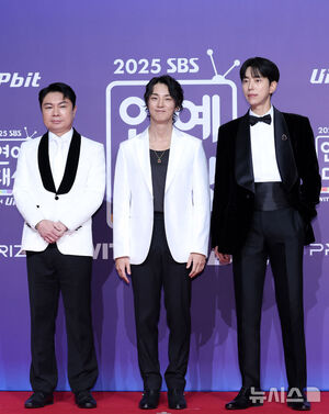 【フォト】ヤン・セチャン×イ・ヒョニ×キム・ジンギョン×ユ・ヨンソクら出席＝「2025 SBS芸能大賞」レッドカーペット・イベント