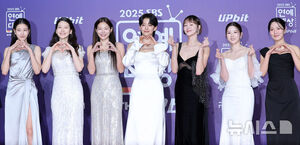 【フォト】ヤン・セチャン×イ・ヒョニ×キム・ジンギョン×ユ・ヨンソクら出席＝「2025 SBS芸能大賞」レッドカーペット・イベント