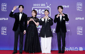 【フォト】ヤン・セチャン×イ・ヒョニ×キム・ジンギョン×ユ・ヨンソクら出席＝「2025 SBS芸能大賞」レッドカーペット・イベント