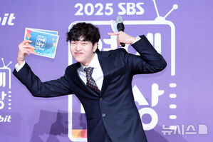 【フォト】ヤン・セチャン×イ・ヒョニ×キム・ジンギョン×ユ・ヨンソクら出席＝「2025 SBS芸能大賞」レッドカーペット・イベント