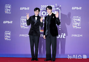 【フォト】ヤン・セチャン×イ・ヒョニ×キム・ジンギョン×ユ・ヨンソクら出席＝「2025 SBS芸能大賞」レッドカーペット・イベント