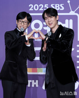 【フォト】ヤン・セチャン×イ・ヒョニ×キム・ジンギョン×ユ・ヨンソクら出席＝「2025 SBS芸能大賞」レッドカーペット・イベント