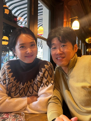 「結婚12年」朴智星、妻キム・ミンジ元アナとの2ショット公開…「2026年もよろしく」