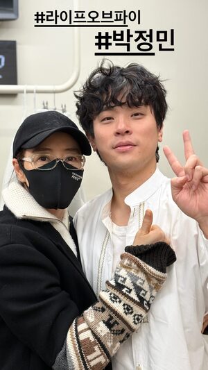 『二度目のシグナル』が非常事態に陥る中、キム・ヘスがパク・ジョンミン&ユソンらと仲良くポーズ