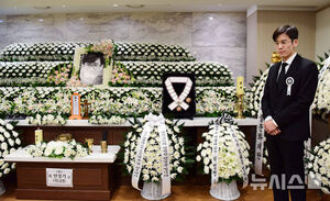 アン・ソンギさんの長男「温かい励ましに心から感謝」