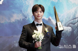 【フォト】「大韓民国ファーストブランド大賞」授賞式に出席したスターたち