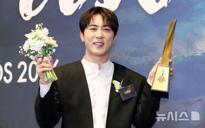 【フォト】「大韓民国ファーストブランド大賞」授賞式に出席したスターたち