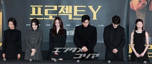 【フォト】アン・ソンギさんを追悼する『プロジェクトY』のキャストたち