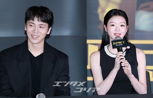 【フォト】アン・ソンギさんを追悼する『プロジェクトY』のキャストたち