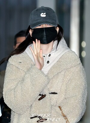 【フォト】IVE、中国・広州に出発…マスクで顔を隠してもオーラぷんぷん