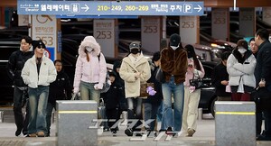 【フォト】IVE、中国・広州に出発…マスクで顔を隠してもオーラぷんぷん