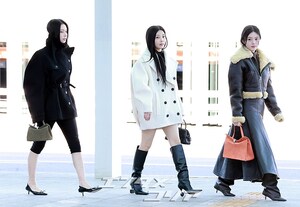 【フォト】ILLITウォンヒ＆ミンジュ＆ユナ、「JACQUEMUS」のショーに出席するためパリへ