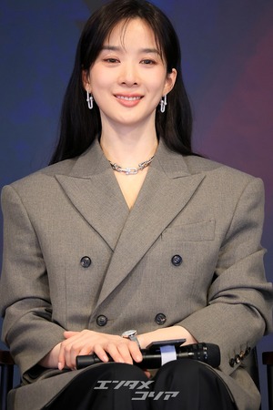 【フォト】イ・ナヨン×チョン・ウンチェ×イ・チョンア、真剣な記者懇談会