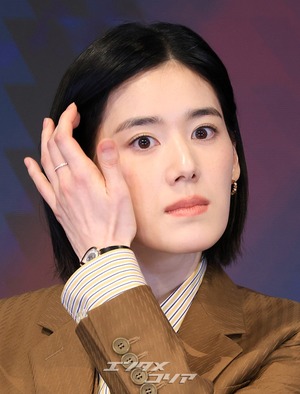 【フォト】イ・ナヨン×チョン・ウンチェ×イ・チョンア、真剣な記者懇談会