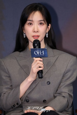 【フォト】イ・ナヨン×チョン・ウンチェ×イ・チョンア、真剣な記者懇談会