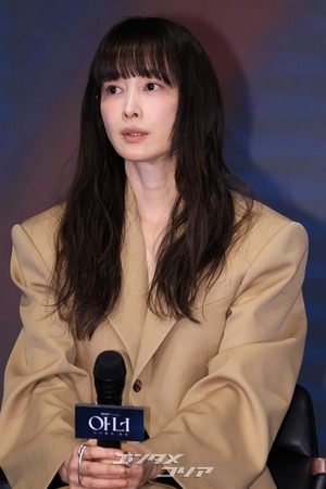 【フォト】イ・ナヨン×チョン・ウンチェ×イ・チョンア、真剣な記者懇談会