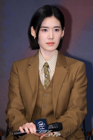 【フォト】イ・ナヨン×チョン・ウンチェ×イ・チョンア、真剣な記者懇談会