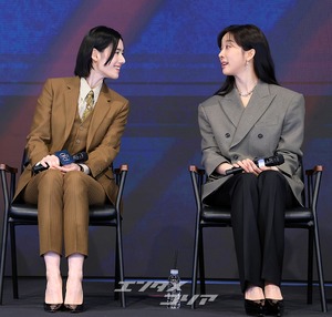 【フォト】イ・ナヨン×チョン・ウンチェ×イ・チョンア、真剣な記者懇談会
