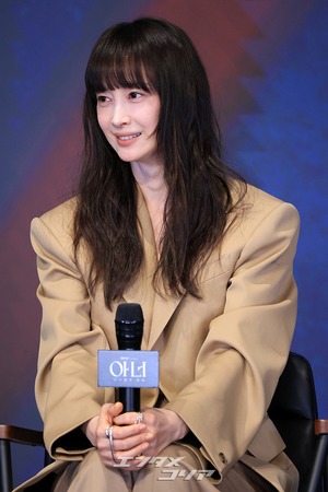 【フォト】イ・ナヨン×チョン・ウンチェ×イ・チョンア、真剣な記者懇談会