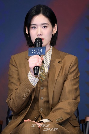 【フォト】イ・ナヨン×チョン・ウンチェ×イ・チョンア、真剣な記者懇談会