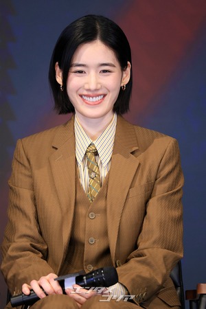 【フォト】イ・ナヨン×チョン・ウンチェ×イ・チョンア、真剣な記者懇談会