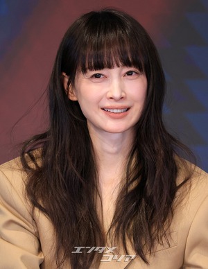 【フォト】イ・ナヨン×チョン・ウンチェ×イ・チョンア、真剣な記者懇談会