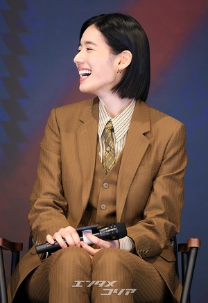 【フォト】イ・ナヨン×チョン・ウンチェ×イ・チョンア、真剣な記者懇談会