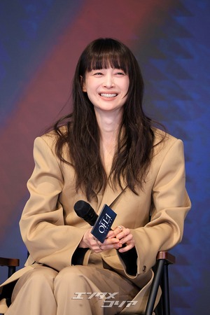 【フォト】イ・ナヨン×チョン・ウンチェ×イ・チョンア、真剣な記者懇談会