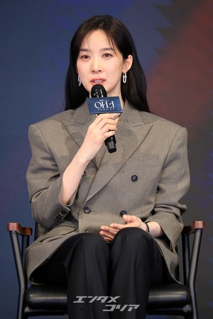 【フォト】イ・ナヨン×チョン・ウンチェ×イ・チョンア、真剣な記者懇談会