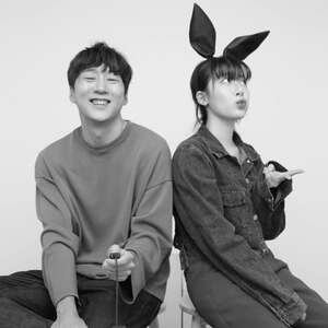 【フォト】Acoustic Collaboキム・スンジェ、故モ・スジンさんを追悼…一緒に撮った写真を公開