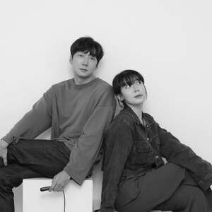 【フォト】Acoustic Collaboキム・スンジェ、故モ・スジンさんを追悼…一緒に撮った写真を公開