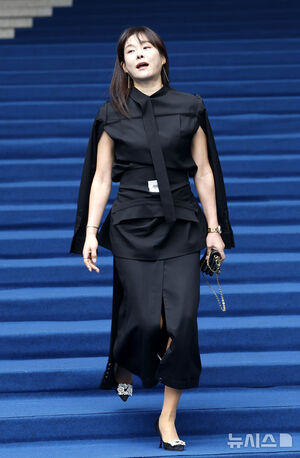 【フォト】チョン・シア＆ソ・ドンジュ＆ファニら出席＝ソウル・ファッションウィーク
