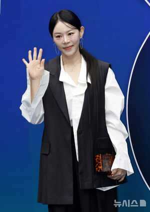 【フォト】チョン・シア＆ソ・ドンジュ＆ファニら出席＝ソウル・ファッションウィーク