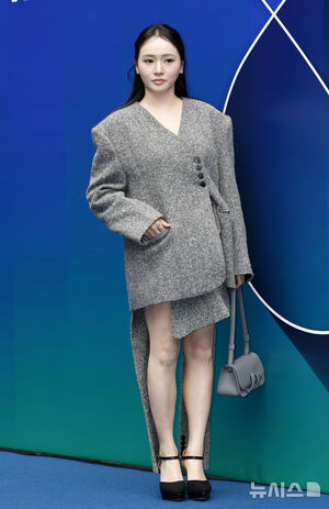 【フォト】チョン・シア＆ソ・ドンジュ＆ファニら出席＝ソウル・ファッションウィーク