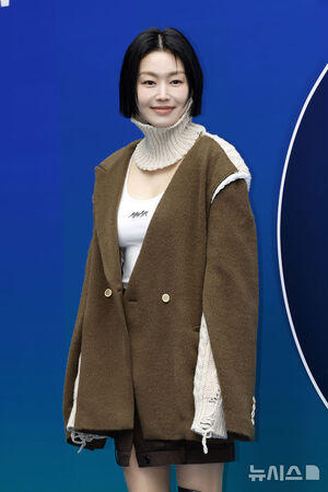 【フォト】チョン・シア＆ソ・ドンジュ＆ファニら出席＝ソウル・ファッションウィーク