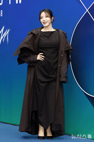 【フォト】チョン・シア＆ソ・ドンジュ＆ファニら出席＝ソウル・ファッションウィーク