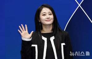 【フォト】チョン・シア＆ソ・ドンジュ＆ファニら出席＝ソウル・ファッションウィーク