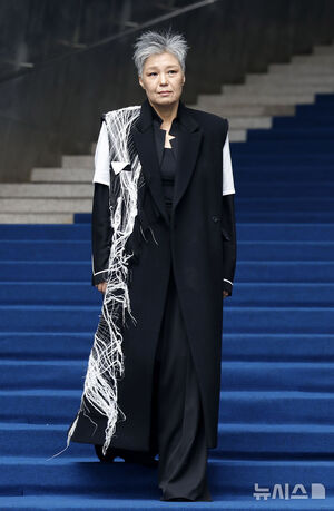 【フォト】チョン・シア＆ソ・ドンジュ＆ファニら出席＝ソウル・ファッションウィーク