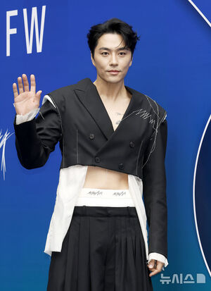 【フォト】チョン・シア＆ソ・ドンジュ＆ファニら出席＝ソウル・ファッションウィーク