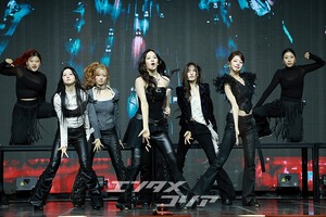 【フォト】IVE、エネルギッシュな「BLACKHOLE」のステージ