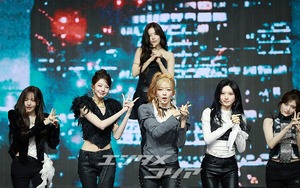 【フォト】IVE、エネルギッシュな「BLACKHOLE」のステージ