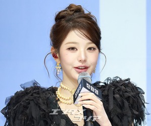 【フォト】IVE、3年ぶりにフルアルバムで音楽活動…シックになったビジュアル