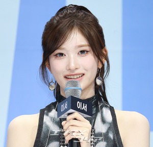 【フォト】IVE、3年ぶりにフルアルバムで音楽活動…シックになったビジュアル